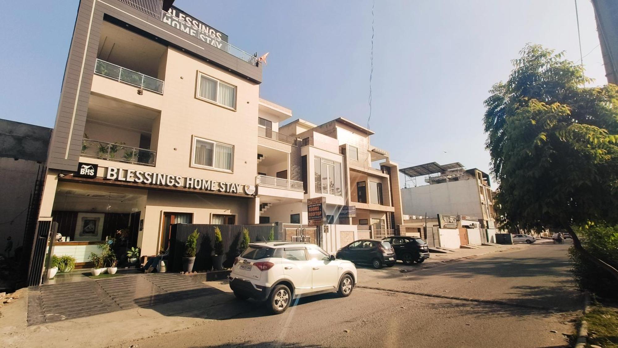 Blessings Hotel Amritsar Exterior foto